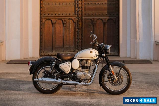 Royal Enfield Classic 350 Signature White 2026