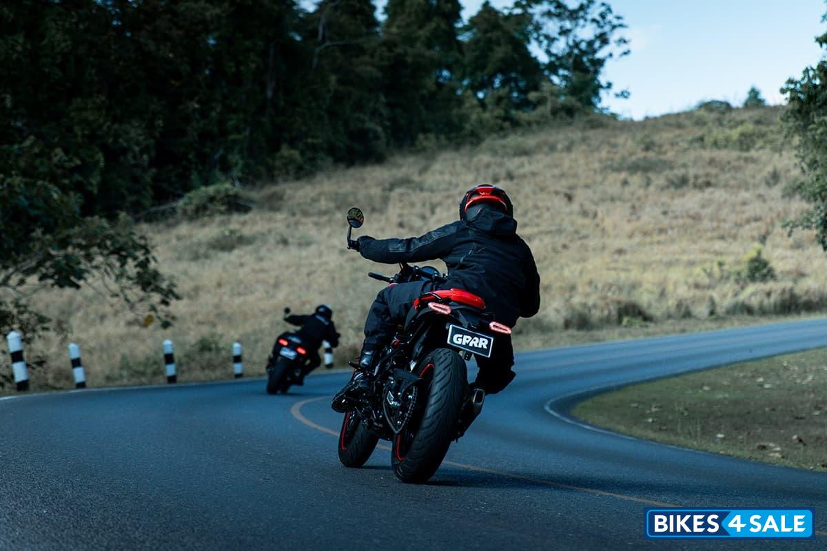 Royal Enfield Guerrilla 450 Apex 2026