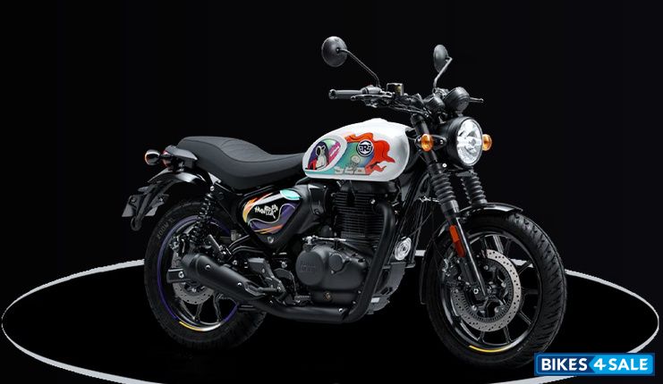 Royal Enfield Hunter 350 2026 Moonshot White