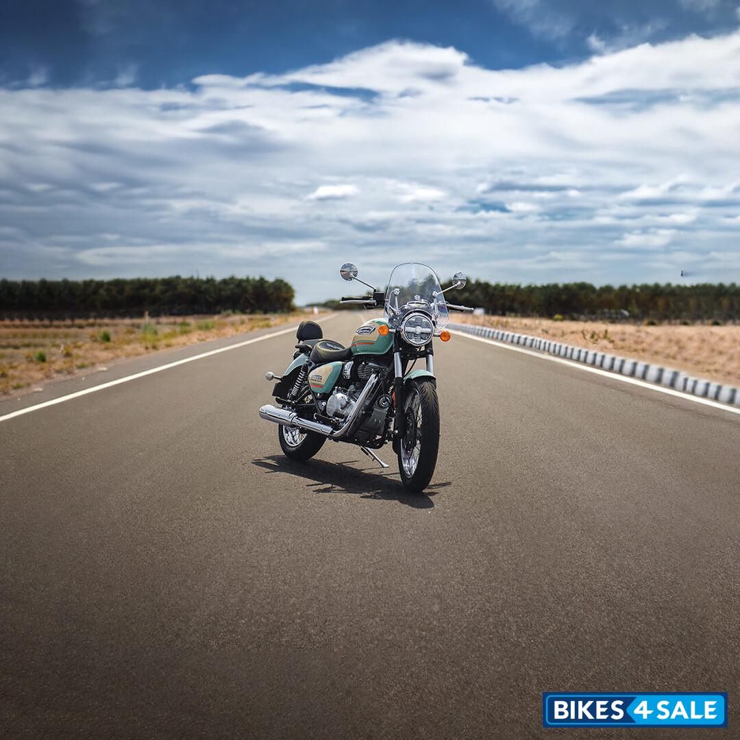 Royal Enfield Meteor 350 Aurora