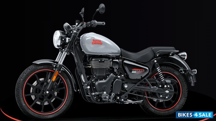 Royal Enfield Meteor 350 Fireball 2025
