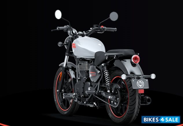 Royal Enfield Meteor 350 Fireball 2025