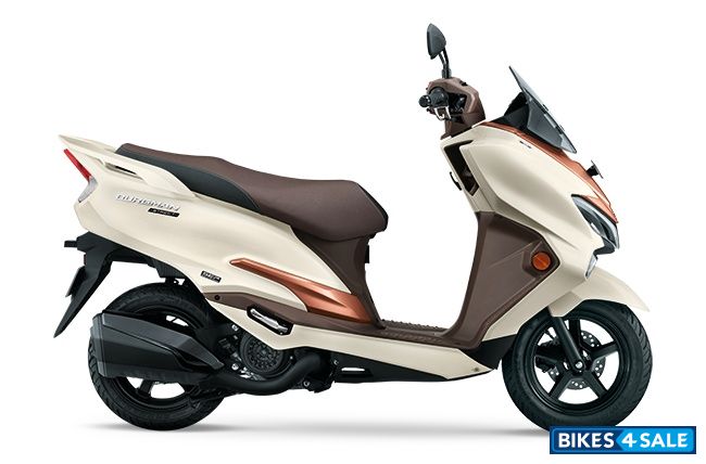 Suzuki Burgman Street Ride Connect TFT Edition 2026 Pearl Grace White/ Metallic Mat Lux Copper