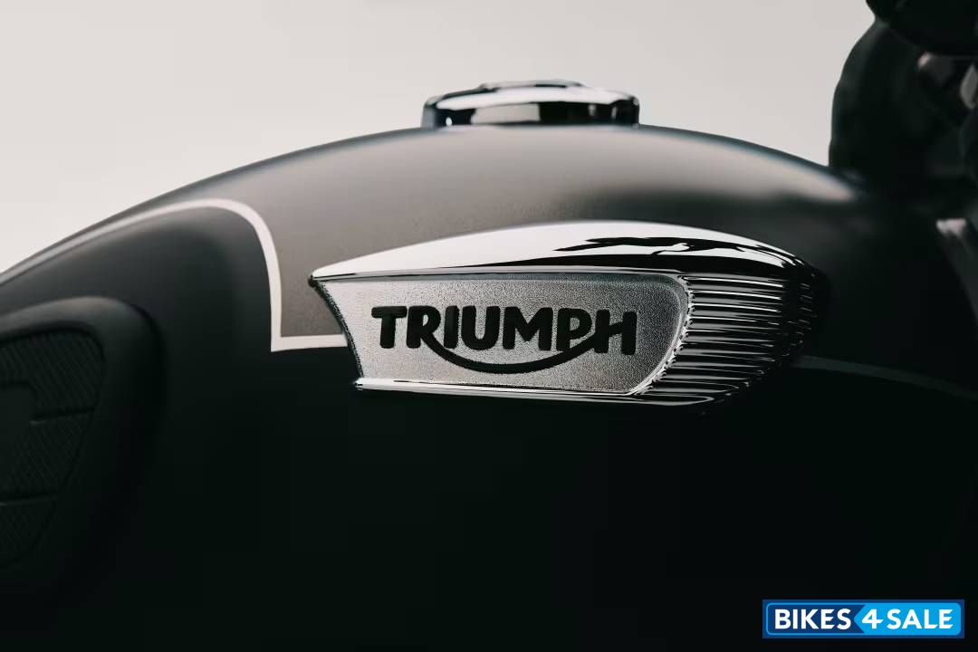 Triumph Bonneville T40 Black