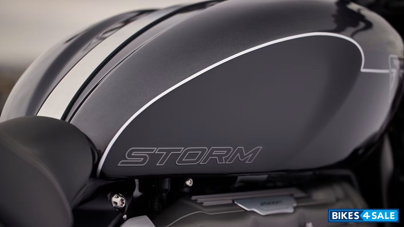 Triumph Rocket 3 Storm R Blacked-Out Style