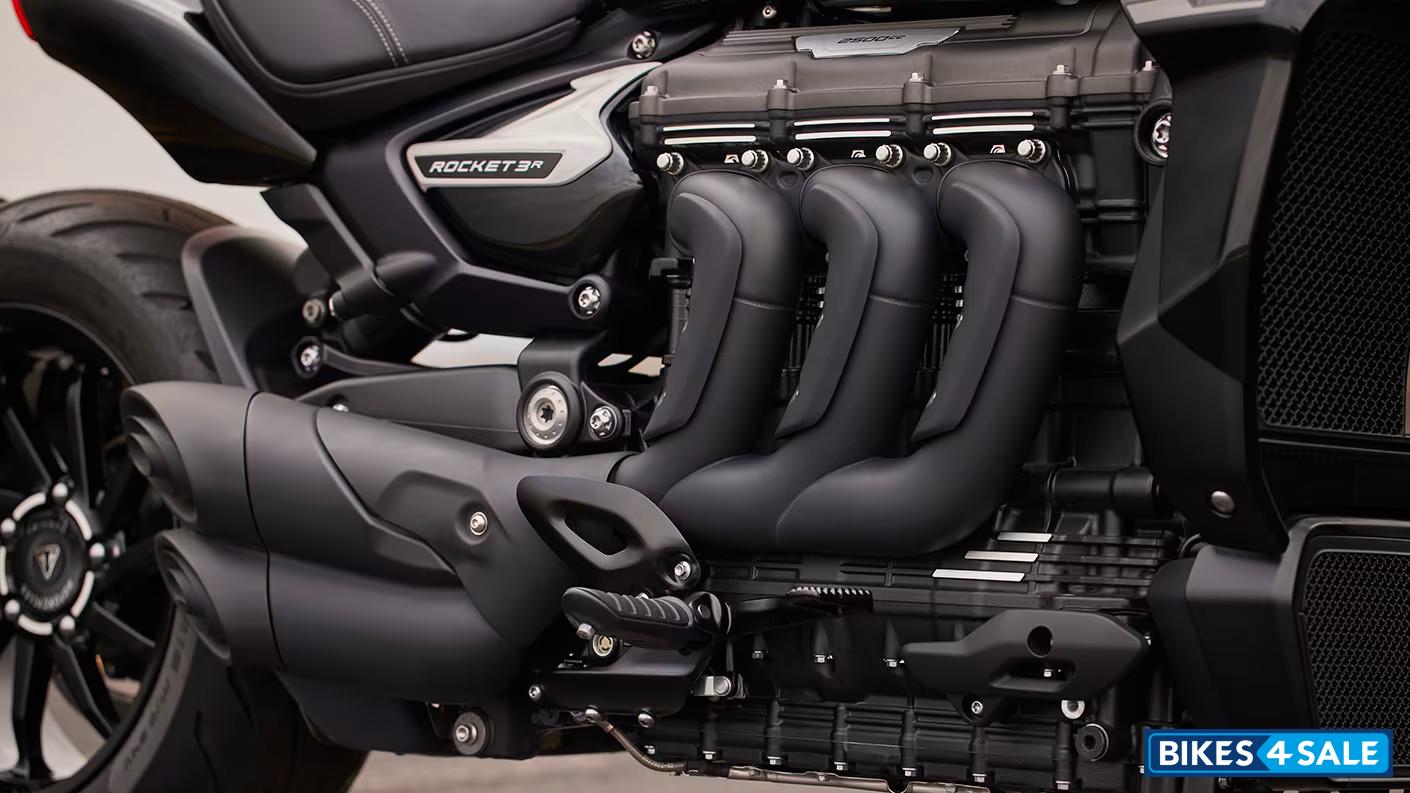 Triumph Rocket 3 Storm R Liquid-cooled, 12 valve, DOHC, inline 3-cylinder