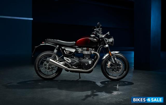 Triumph Speed Twin 1200 Red Stealth Edition