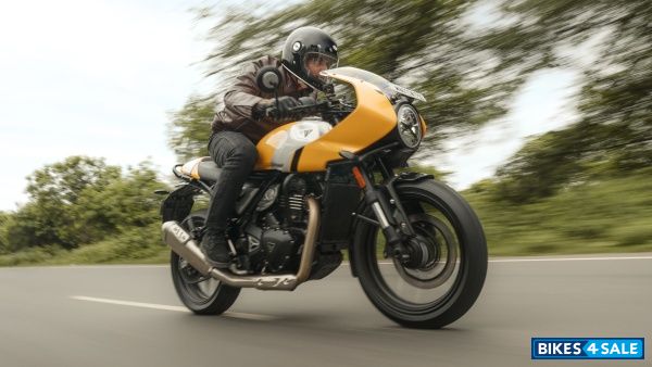 Triumph Thruxton 400