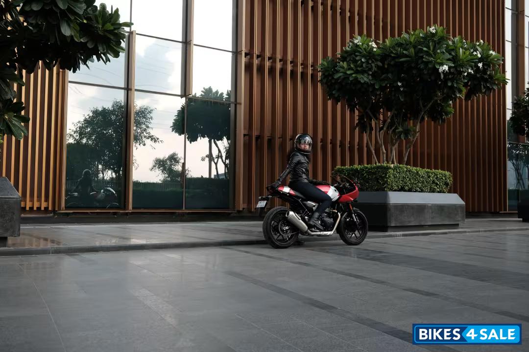 Triumph Thruxton 400