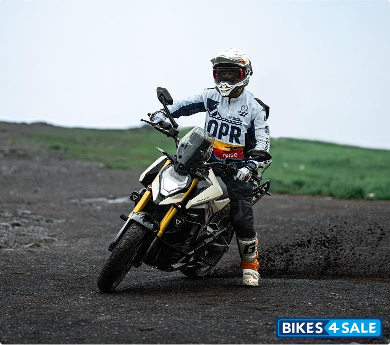 Ultraviolette X-47 Crossover