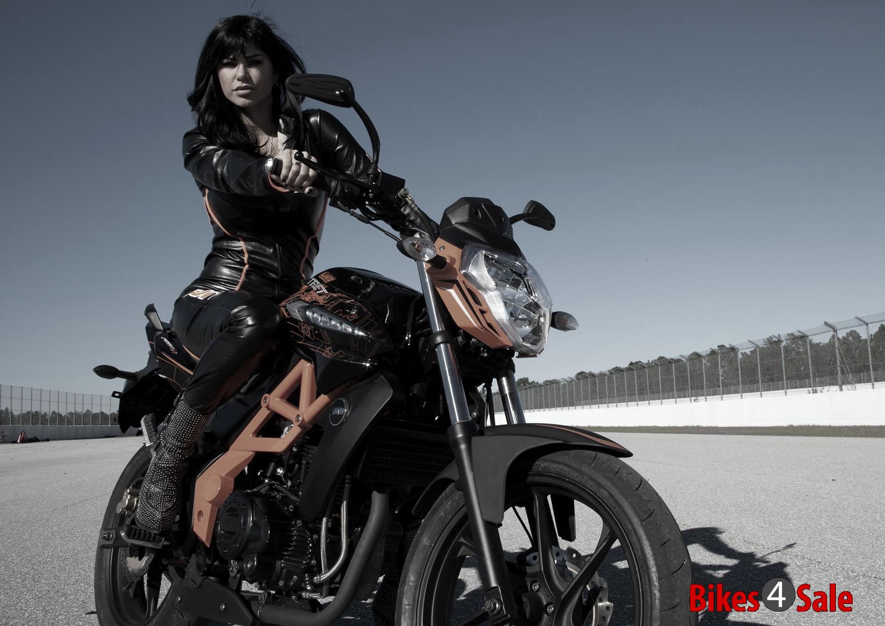 UM Xtreet 230 R Motorcycle Girl in beautiful biker jacket