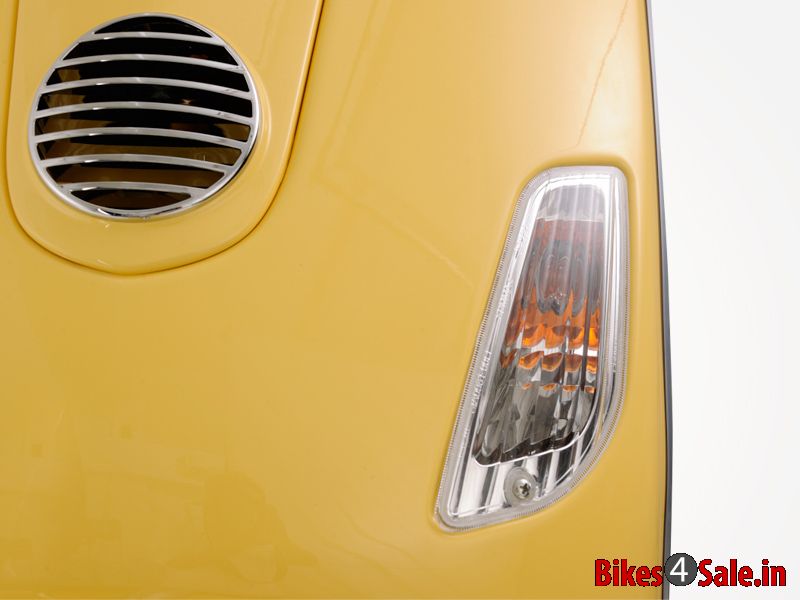 Vespa VX 125 The front grill of the Vespa VX adds a traditional Italian touch to it