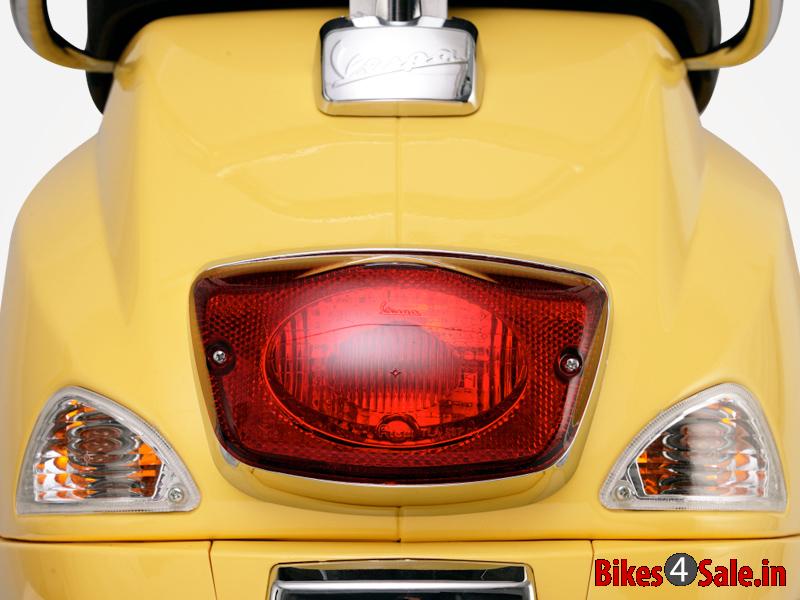 Vespa VX 125 The rear light and indicators of the Vespa VX are astonishing