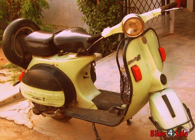 Vintage Scooter Narmada 150 Prince