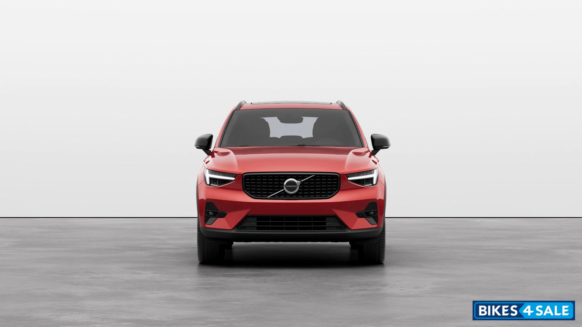 Volvo XC40 B4 Ultimate - Fusion Red