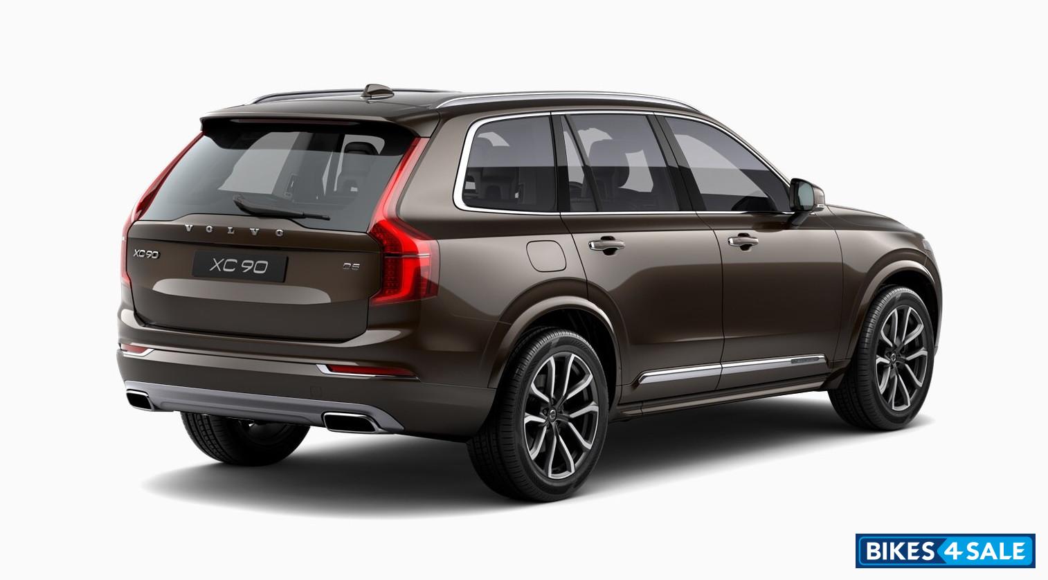 Volvo XC90 D5 Inscription Diesel AT - Side View