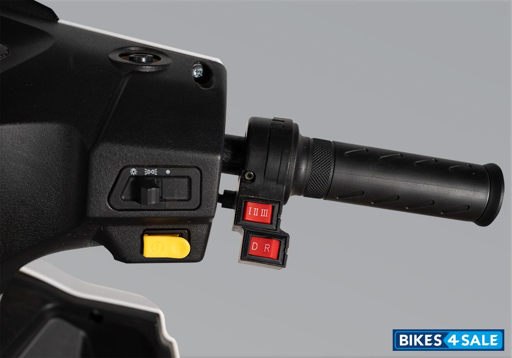 Yakuza WE4 Reverse Gear