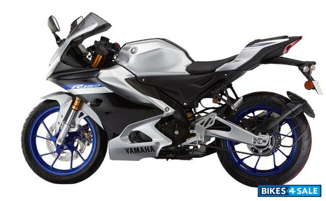 Yamaha R15M