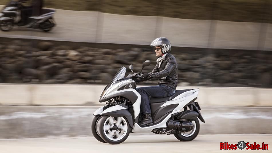 Yamaha Tricity 125 A guy experiencing the marvelous speed of Yamaha Tricity 125