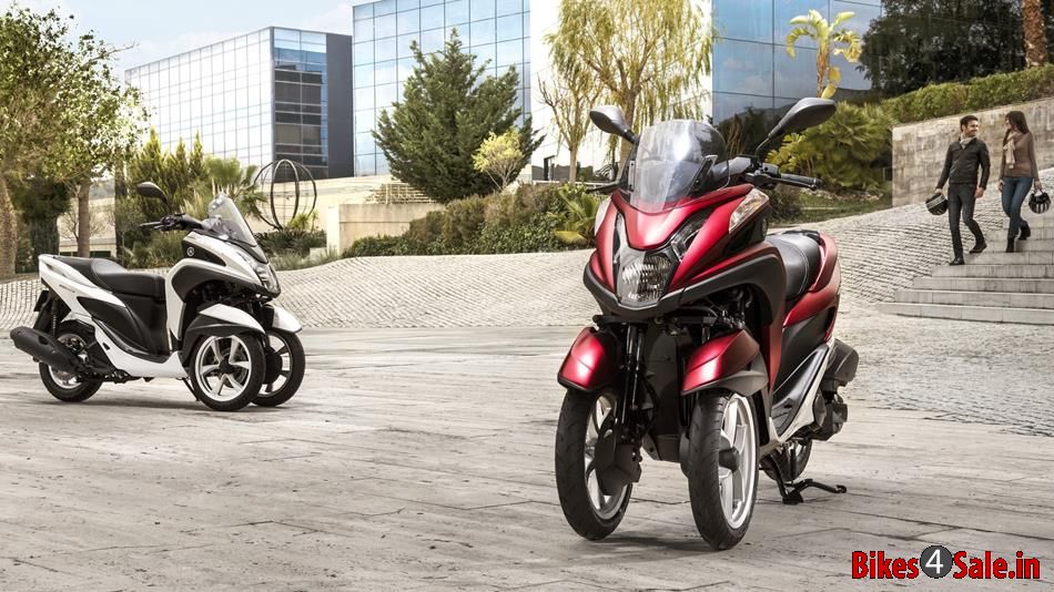 Yamaha Tricity 125 Different angled view of Yamaha Tricity 125 in two variant colors