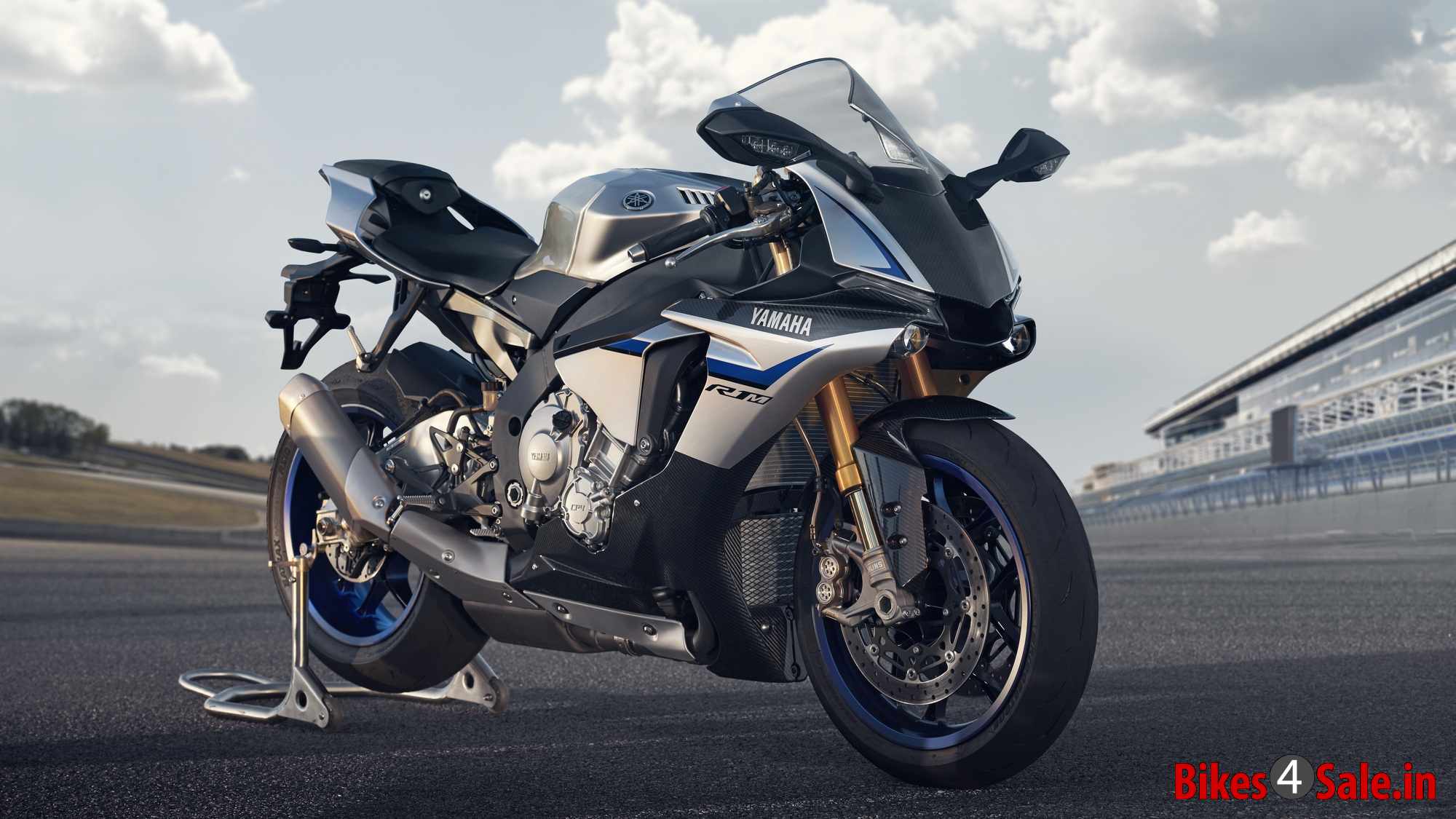 Yamaha R1M silver