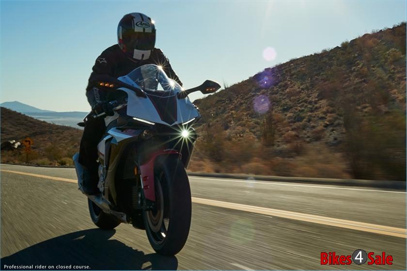 Yamaha YZF R1S