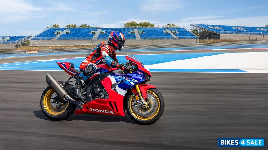 2024 Honda Cbr1000rr R Fireblade Sp Features