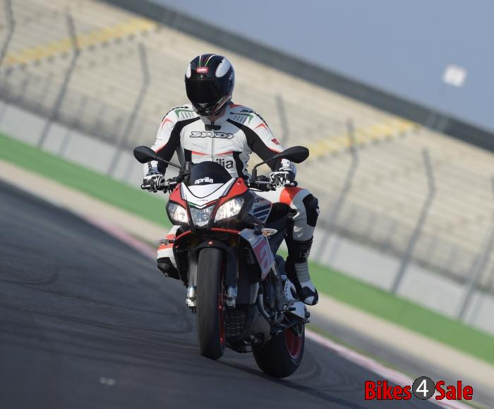 Aprilia Tuono V4 1100 Factory 6