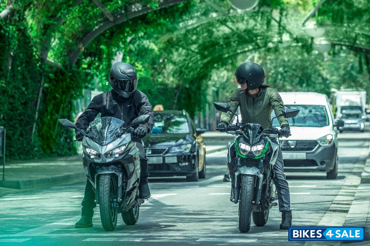 Kawasaki Unveils Electric Motorcycles Z E1 And Ninja E1