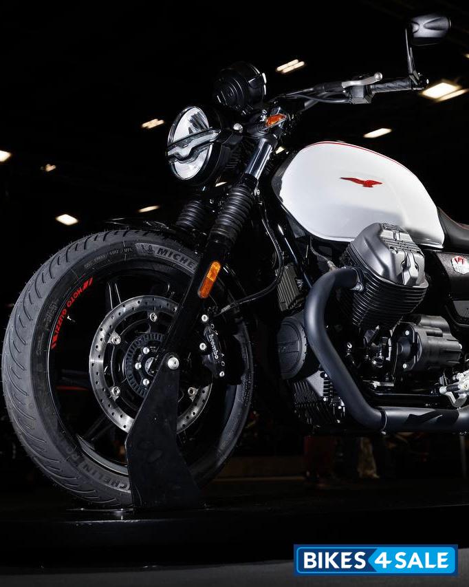 Moto Guzzi V7 Stone Ten Revealed