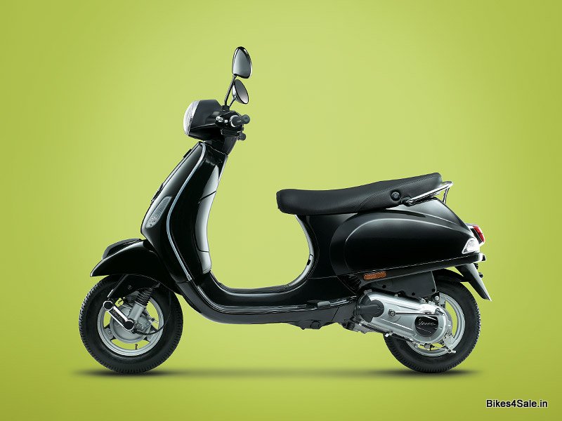 Black Vespa LX 125