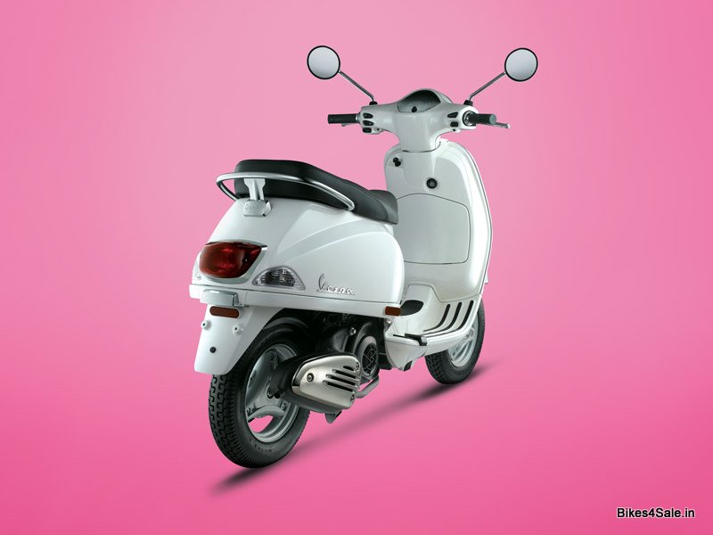 White Vespa LX 125