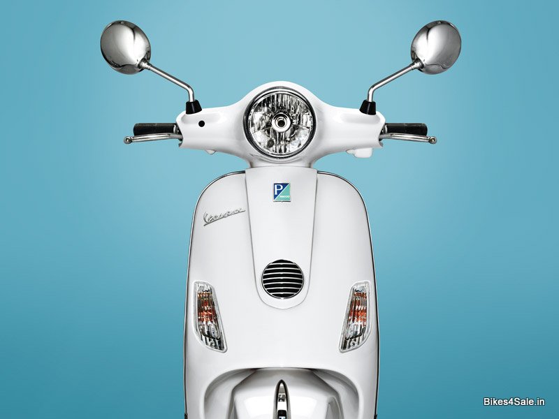 White Vespa LX 125